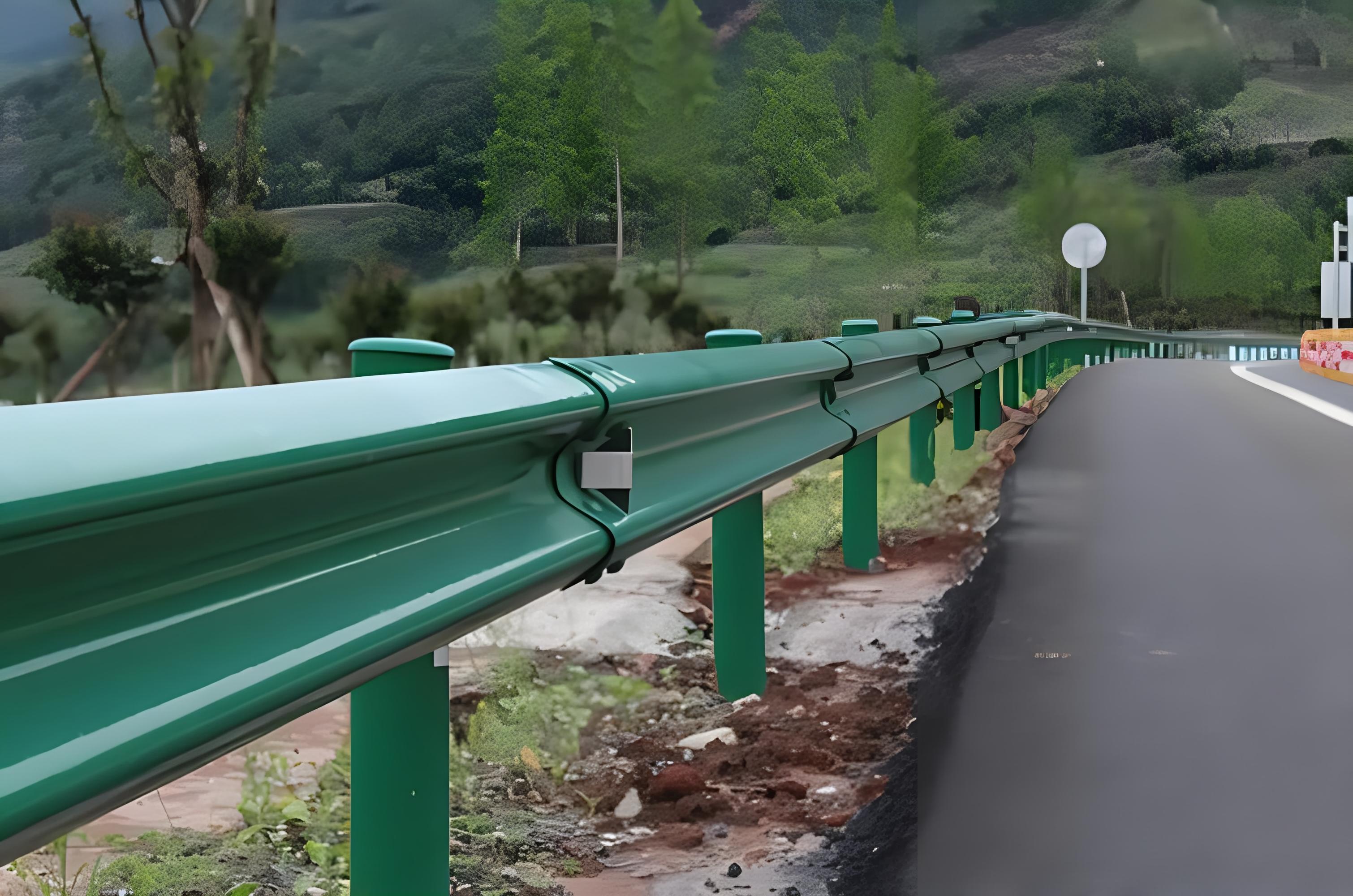 可克达拉波形护栏保护道路安全的重要设施